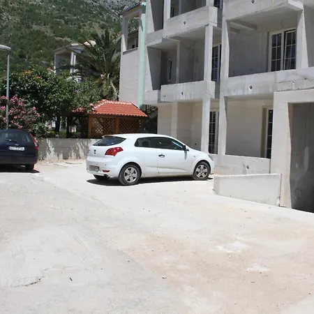 Triple 6748a Baška Voda