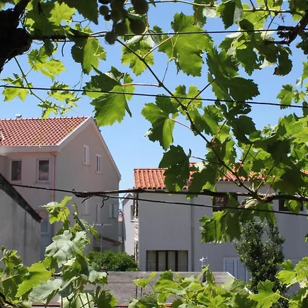 Triple 6748a Baška Voda