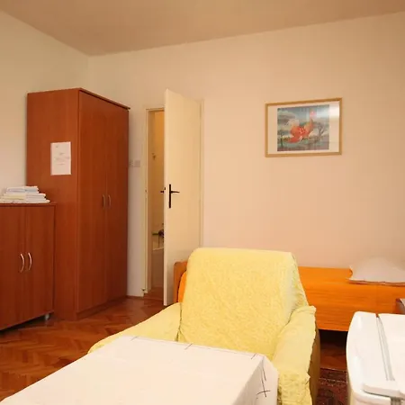 Triple 6748a 3* Baška Voda